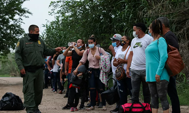 https://sputniknews.com/us/202108011083502256-us-border-patrol-council-agents-releasing-covid-positive-migrants-into-america-day-in-day-out/